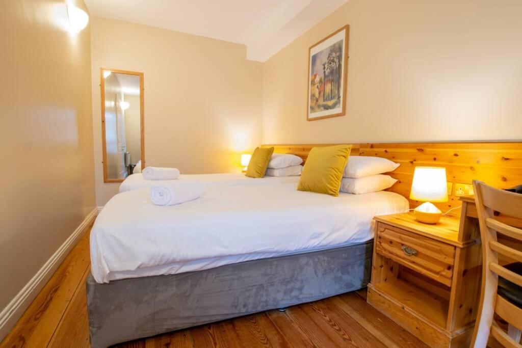 310 - The Carrowbeg At The Harbour Mills By Shortstays Westport Exterior foto